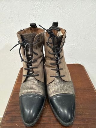 Botines Hispanitas Negro y Dorado