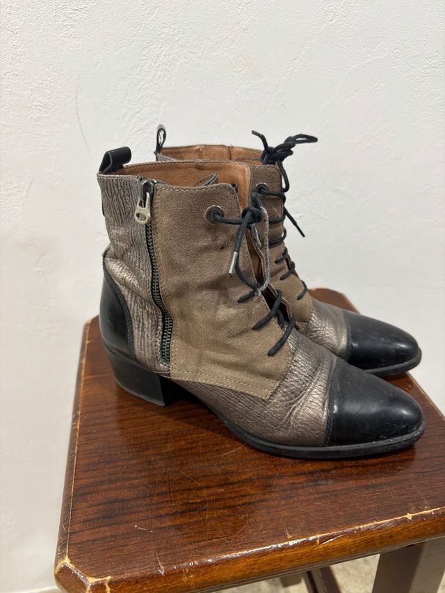 Botines Hispanitas Negro y Dorado