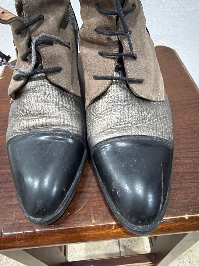 Botines Hispanitas Negro y Dorado