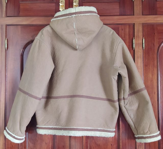 Cazadora beige con forro de borreguito