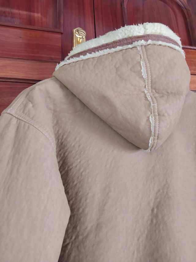 Cazadora beige con forro de borreguito