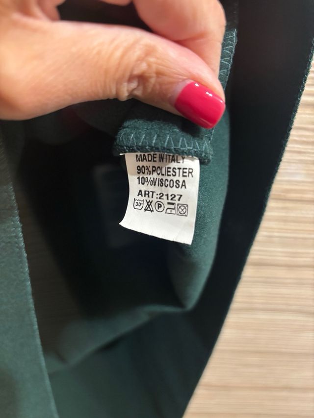 Capa verde botella cuello alto botones