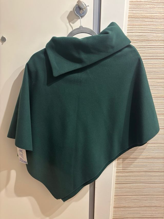 Capa verde botella cuello alto botones