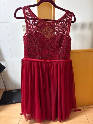 Vestido granate con encaje y falda de tul