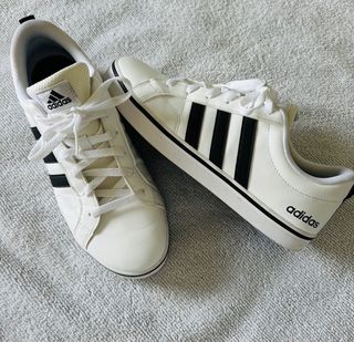 Zapatillas Adidas Blancas y Negras