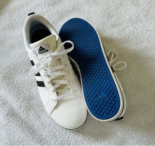 Zapatillas Adidas Blancas y Negras