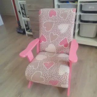Mecedora infantil corazones rosas