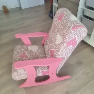 Mecedora infantil corazones rosas