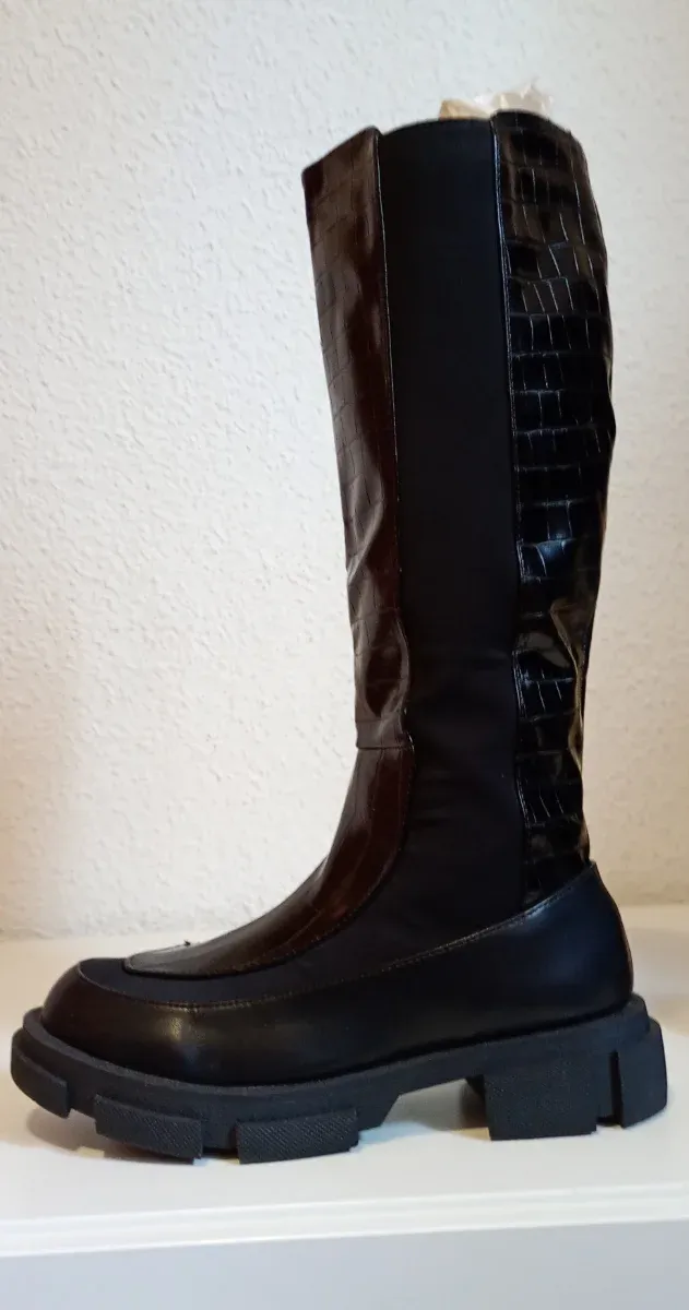 Botas caña alta negras talla 39