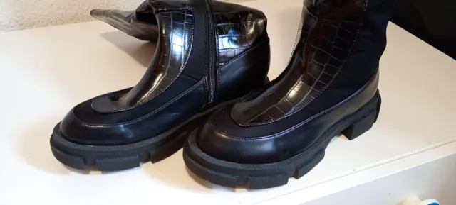 Botas caña alta negras talla 39
