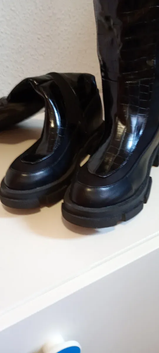 Botas caña alta negras talla 39