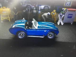Shelby Cobra 1/18 Road Signature Azul