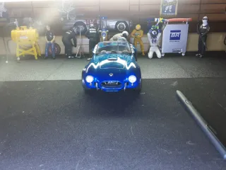 Shelby Cobra 1/18 Road Signature Azul