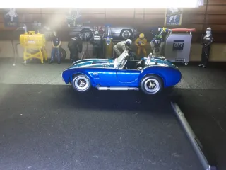 Shelby Cobra 1/18 Road Signature Azul