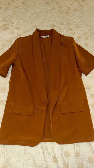 Traje de chaqueta y pantalón corto marrón