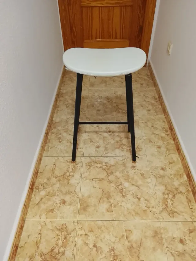 Taburete asiento Blanco de plástico patas de Metal