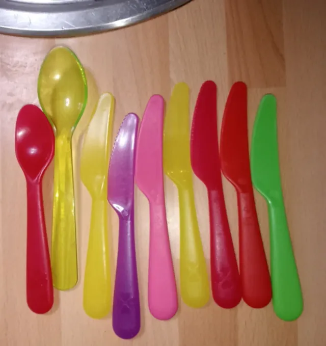 Cubertería infantil de plástico