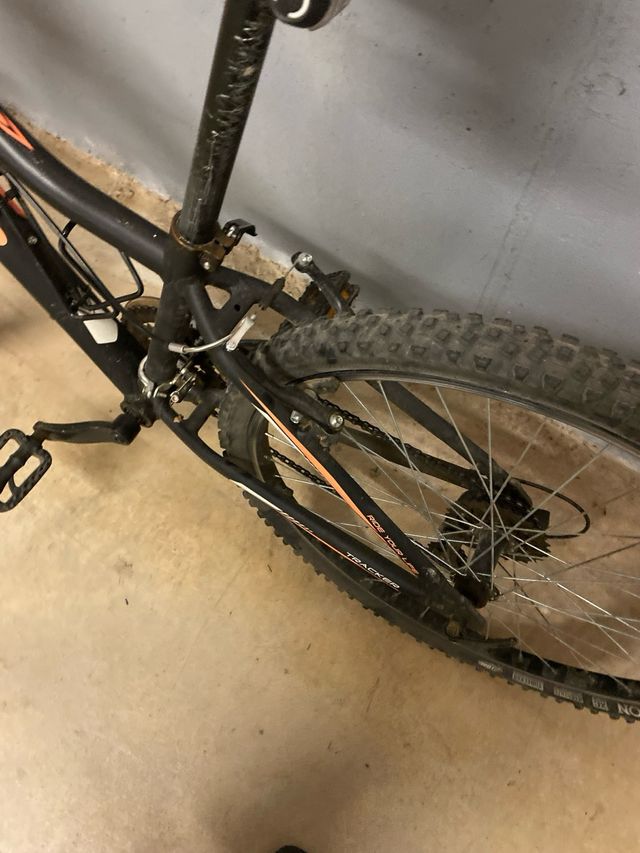 Bicicleta de montaña negra