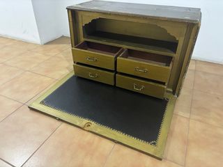 Arcón antiguo tallado