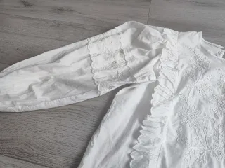 Blusa blanca bordada M