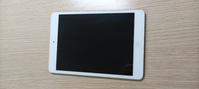 iPad Mini 1ª Gen A1432 Bianco. In ottime condizioni.
