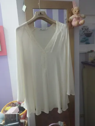 Blusa Zara beige fluida talla l