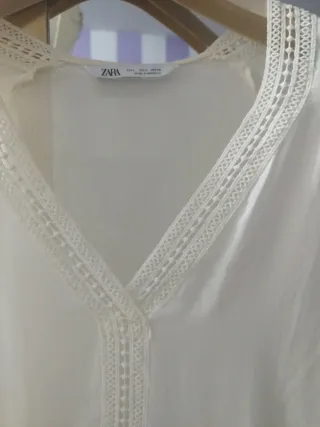 Blusa Zara beige fluida talla l