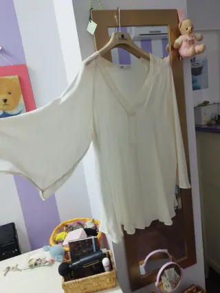 Blusa Zara beige fluida talla l