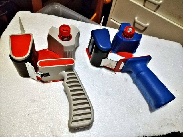 2 Dispensadores de cinta adhesiva