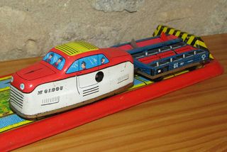 ANTIGUA PISTA TREN HOJALATA CON LOCOMOTORA Y VAGON