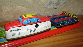 ANTIGUA PISTA TREN HOJALATA CON LOCOMOTORA Y VAGON