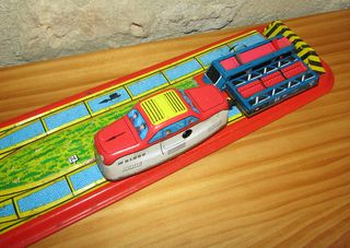 ANTIGUA PISTA TREN HOJALATA CON LOCOMOTORA Y VAGON