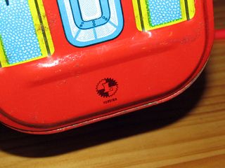 ANTIGUA PISTA TREN HOJALATA CON LOCOMOTORA Y VAGON