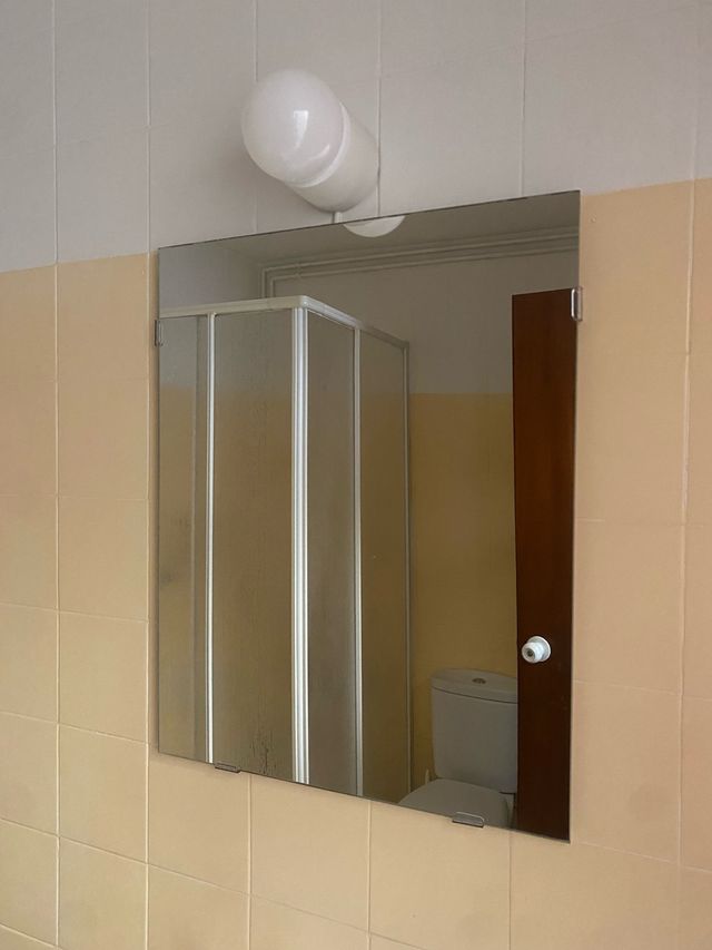 Foco y espejo pared/techo