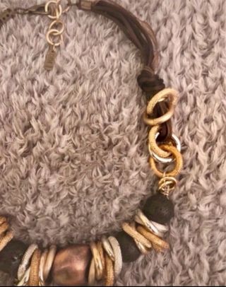 Collana elegante marrone e oro