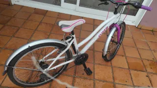 Bicicleta niña DTB 240 sin estrenar de Decathlon.