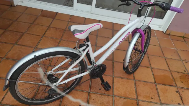 Bicicleta niña DTB 240 sin estrenar de Decathlon.