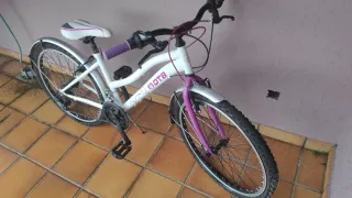 Bicicleta niña DTB 240 sin estrenar de Decathlon.