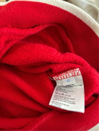 Casaco com capuz vermelho