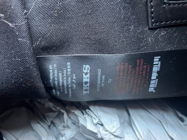 Bolso de piel negro, marca IKKS