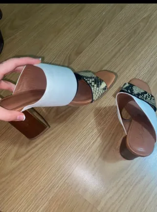 Sandalias tacón Lola Cruz multicolor/blanco