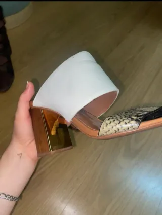 Sandalias tacón Lola Cruz multicolor/blanco