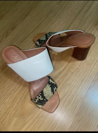 Sandalias tacón Lola Cruz multicolor/blanco