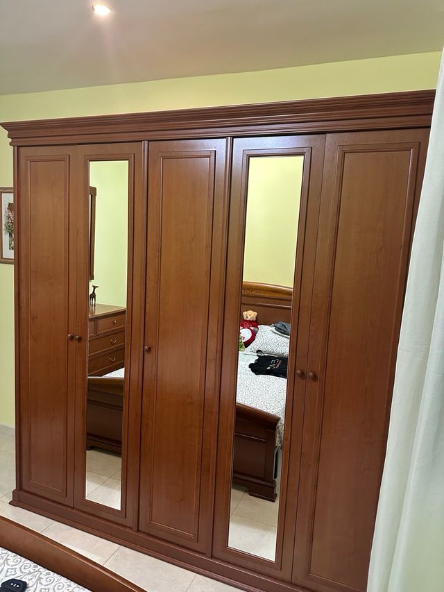 Armario ropero de madera