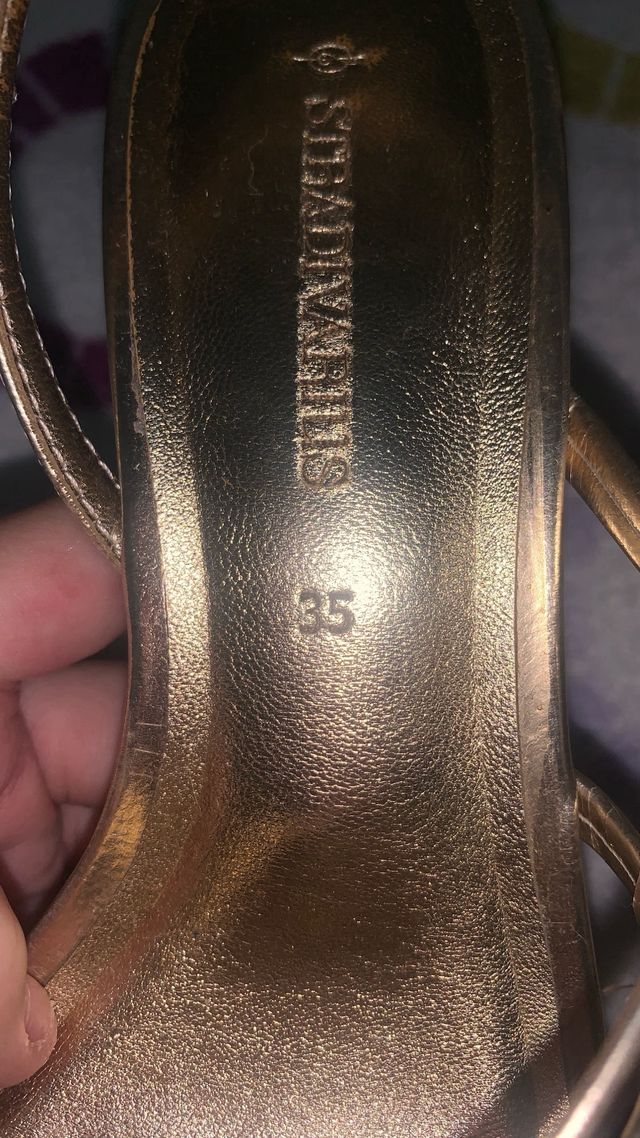 Tacones dorados sandalias