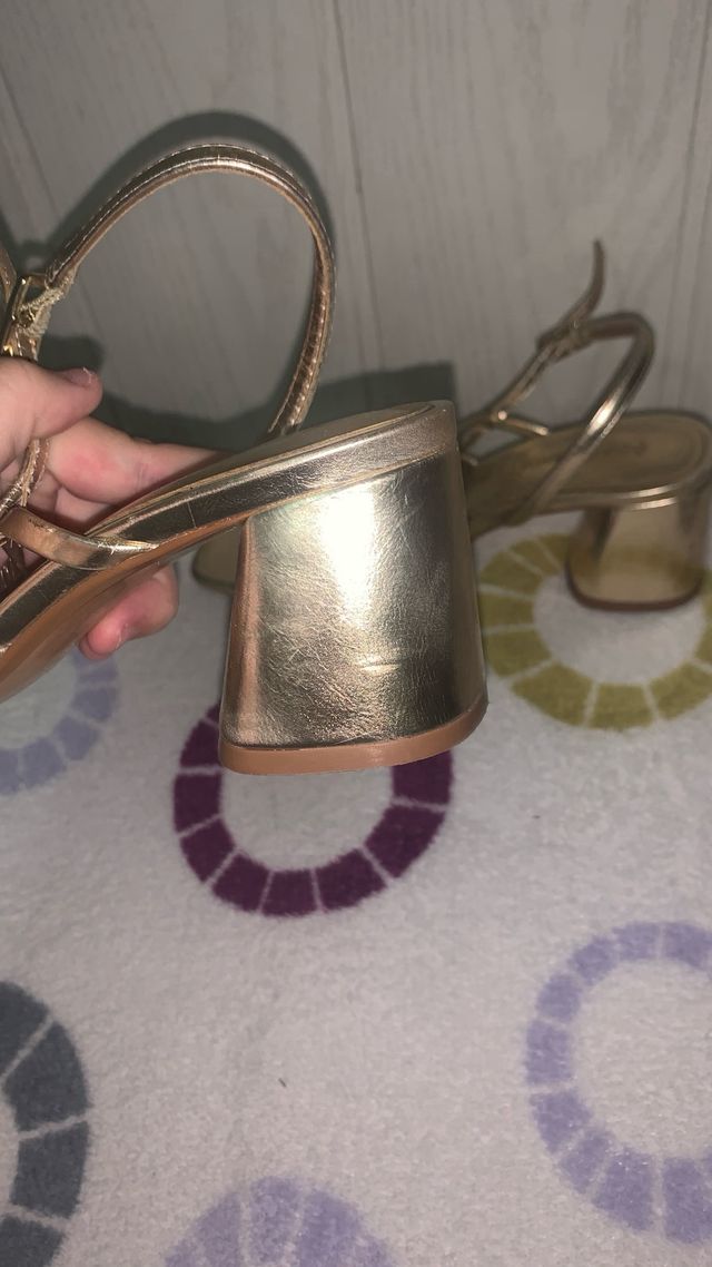 Tacones dorados sandalias