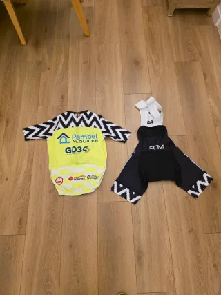 Equipación Ciclismo Maillot y Culotte Nuevos