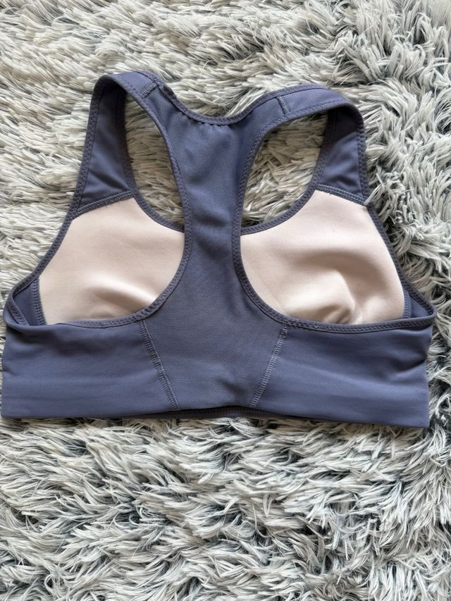 Top deportivo Nike morado