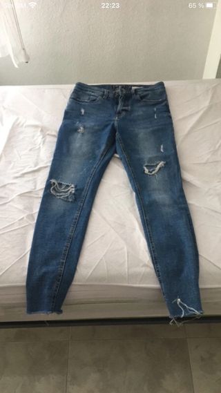 Pantalón vaquero desgastado azul