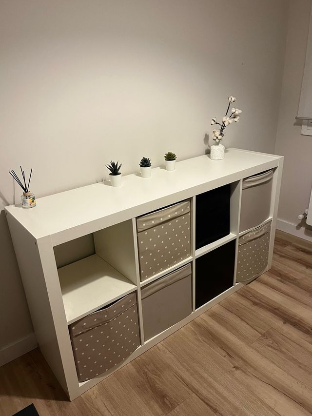 Mueble de almacenaje con compartimentos